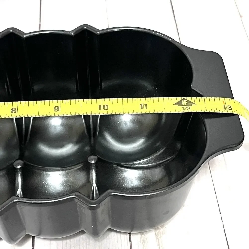 Nordic Ware Pro Black Cast Bundt Loaf Cake Pan Baking 9 cup Cast Aluminum